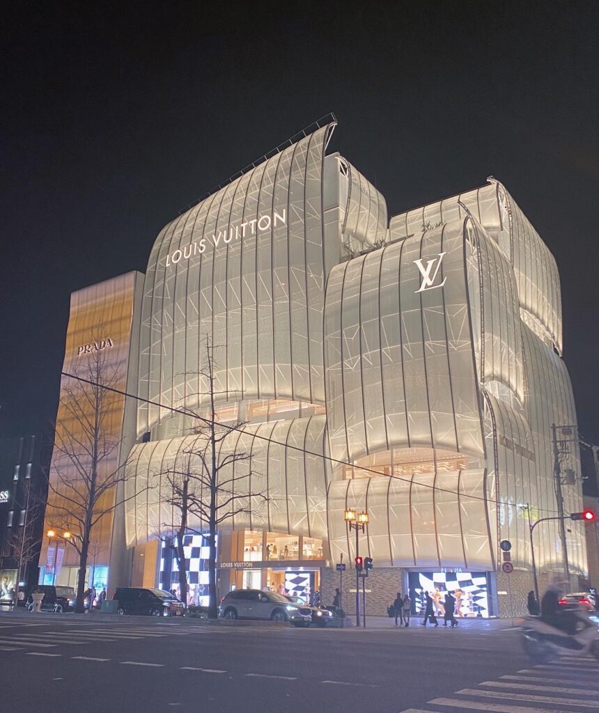 Gallery of Louis Vuitton Ginza Namiki / AS Co. + Peter Marino Architect - 14