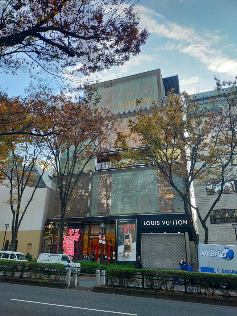 Louis Vuitton Tokyo Ginza Namikidori Store in Chuo-ku, Japan